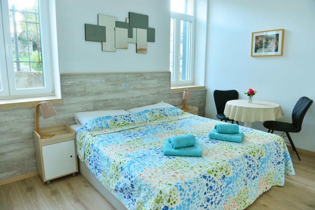 סטודיו דירות בגודל 18 מר עם 1 חדרי רחצה פרטיים בSplit City Center מראה חיצוני תמונה
