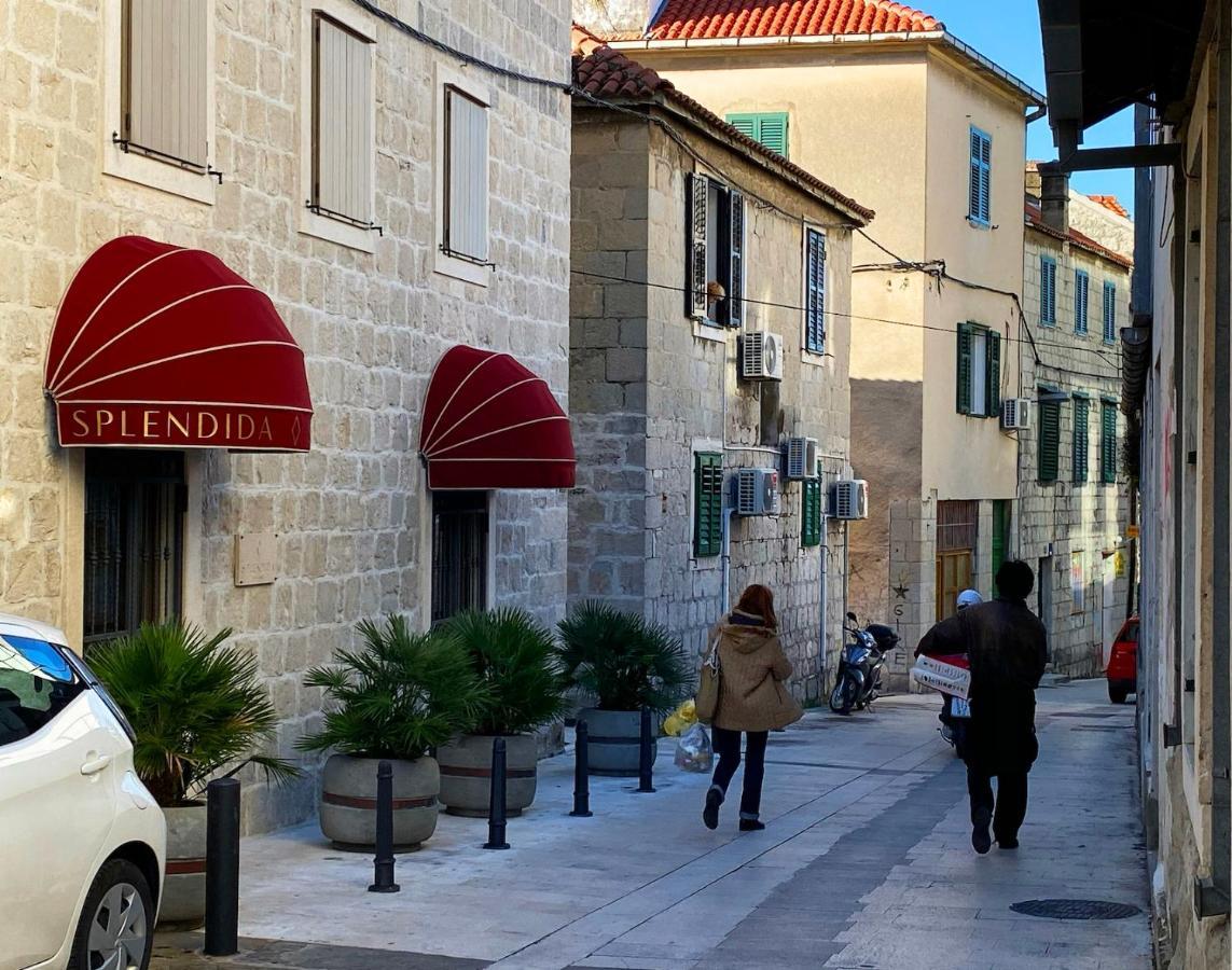 סטודיו דירות בגודל 18 מר עם 1 חדרי רחצה פרטיים בSplit City Center מראה חיצוני תמונה